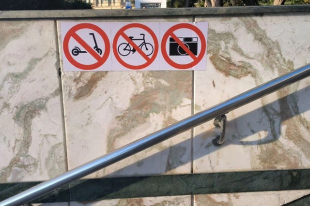 В Баку по подземному переходу запрещено передвигаться на велосипедах и электросамокатах? - ЗАЯВЛЕНИЕ + ФОТО